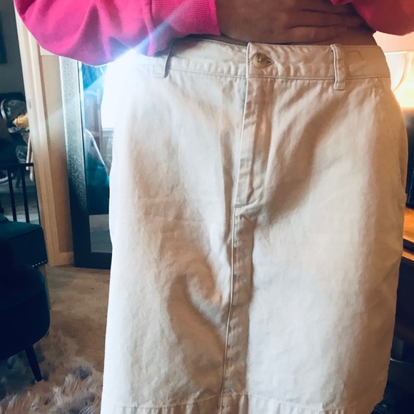 Gap skirt too big for model but super cute! - Picture 2 of 3